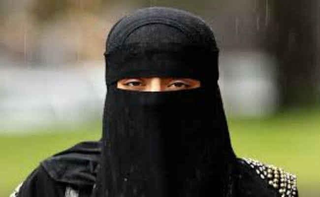 शराब पीने के लिए पत्नी ने नहीं दिये पैसे, पति ने बोला तीन बार तलाक शराब पीने के लिए पत्नी ने नहीं दिये पैसे, पति ने बोला तीन बार तलाक
