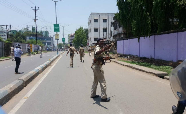 जमशेदपुर के कई क्षेत्रों में हिंसा-पथराव, सिटी SP पर भी हमला, धातकीडीह TOP तहस-नहस, पुलिस जीप पलटी