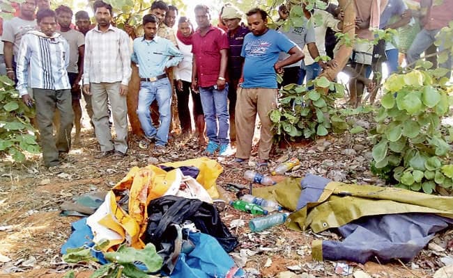 झारखंड :  60 लाख लेवी को लेकर टीपीसी नक्सलियों के बीच संघर्ष ,जोनल कमांडर समेत छह की मौत