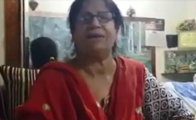 VIDEO : पाकिस्तान की हार पर पाक की ही अम्मा ने खिलाडि़यों को ऐसे लताड़ा