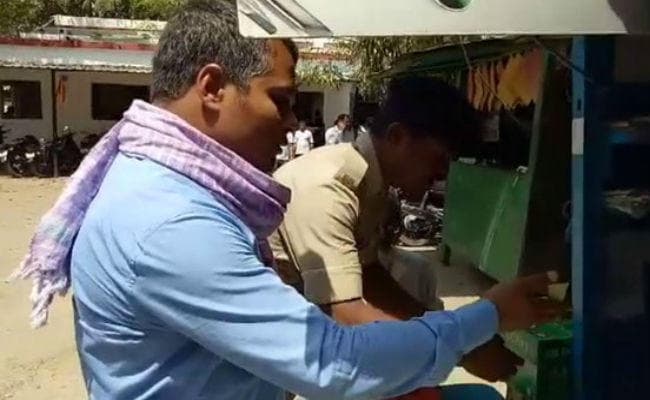 SDO भोर सिंह यादव के तबादले के बाद लोगों में आक्रोश, CM का पुतला जलाने का ऐलान, जानें प्रतिक्रिया SDO भोर सिंह यादव के तबादले के बाद लोगों में आक्रोश, CM का पुतला जलाने का ऐलान, जानें प्रतिक्रिया