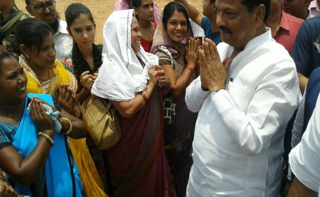 CM रघुवर दास गुमला पहुंचे, ST मोर्चा के सम्मेलन में लिया भाग, 54 करोड़ की योजनाओं का करेंगे शिलान्यास