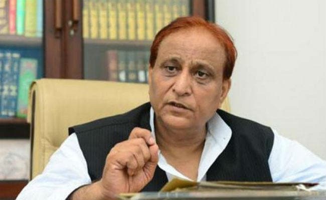 लोगों ने जब सुनाई खरी-खोटी, तो बोले आजम खान- मुझे बना दिया है ”आइटम गर्ल” लोगों ने जब सुनाई खरी-खोटी, तो बोले आजम खान- मुझे बना दिया है ”आइटम गर्ल”