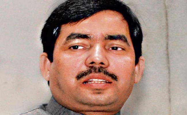 राजद के साथ घुटन महसूस कर रहे नीतीश : शाहनवाज
