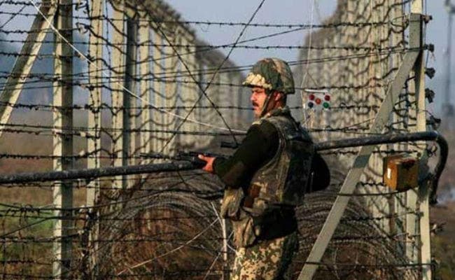 पाक की फायरिंग में जवान व उनकी पत्नी की मौत, तीन बेटियां घायल