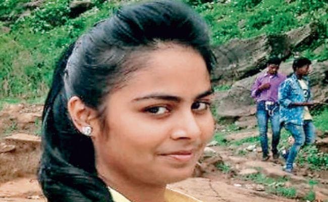 डीएवी कपिलदेव की छात्रा ने की आत्महत्या, 11वीं में कम नंबर आने से थी परेशान