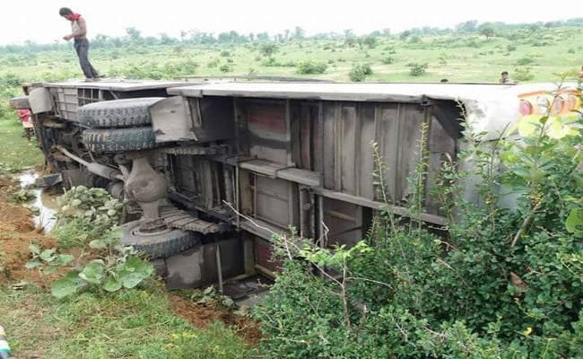 कोलकाता से बोकारो आ रही बस चंदनकियारी में दुर्घटनाग्रस्त, ड्राइवर की हालत गंभीर