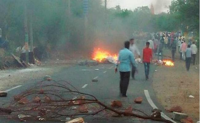 गुजरात के मोरबी में दो समुदायों में भिड़ंत, दो की मौत, 15 वाहन फूंके