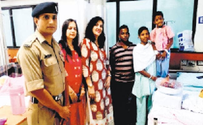 मिलीए इनसे….ये है गरीबों के मसीहा जिन्होंने अब तक 176 लोगों की बचायी है जिंदगी