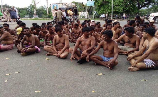 बोकारो में क्यों नंग-धड़ंग होकर सड़क पर उतरे लोग