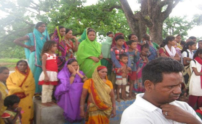 लातेहार : एक ही टोले में साल में दस बार गिरती है बिजली, प्रकृति के कहर से भयभीत हैं लोग
