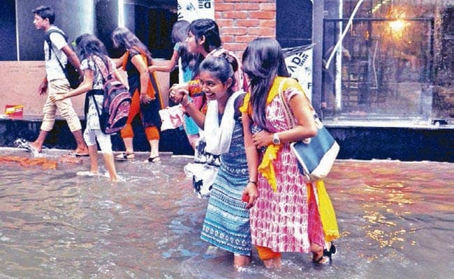 राज्य में भारी बारिश से बाढ़ के हालात, नदियां उफान पर