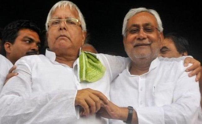 बिहार : महागठबंधन में पड़ चुकी है गांठ, सियासी समीकरण के ताने-बाने में उलझी राजनीति बिहार : महागठबंधन में पड़ चुकी है गांठ, सियासी समीकरण के ताने-बाने में उलझी राजनीति