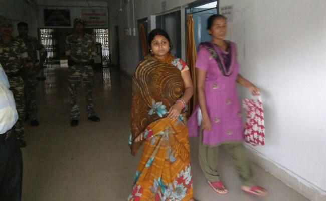 देवघर के मधुपुर से 10 हजार रुपये घूस लेते मुखिया गिरफ्तार