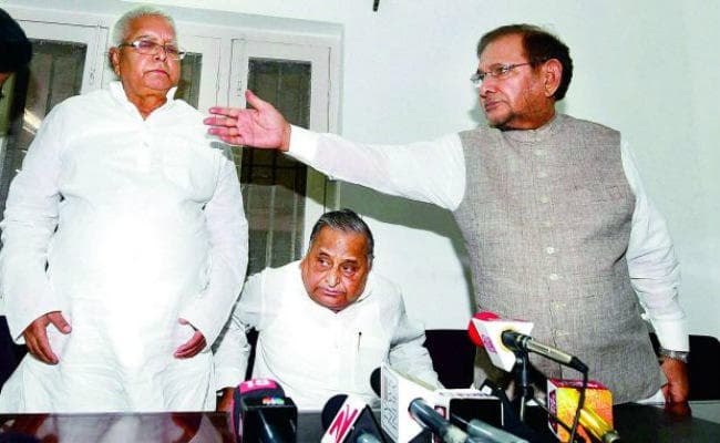 मुश्किल घड़ी में लालू प्रसाद यादव की शरद यादव से उम्मीद बंधे होने की क्या है वजह? मुश्किल घड़ी में लालू प्रसाद यादव की शरद यादव से उम्मीद बंधे होने की क्या है वजह?
