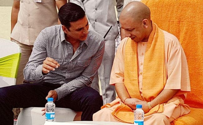 अक्षय कुमार होंगे यूपी के स्वच्छता के ब्रांड एंबेसेडर, सीएम योगी संग शेयर की तसवीर…