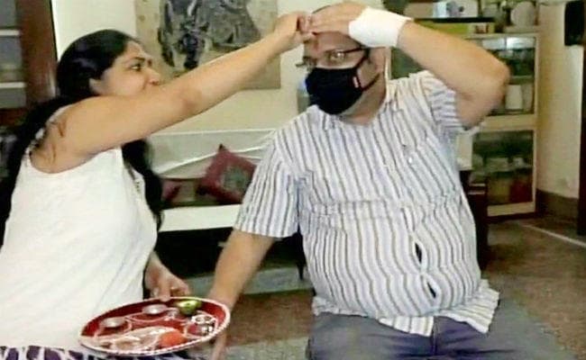 रक्षाबंधन पर बहन ने दिया भाई को ”नयी जिंदगी” का तोहफा