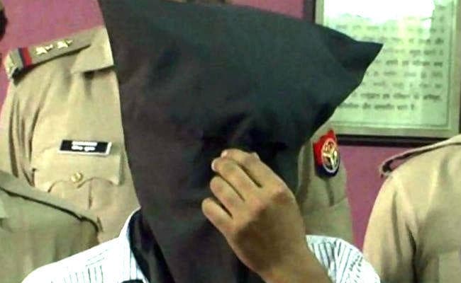 कानपुर के हॉस्टल में लगी आग का हुआ खुलासा, शादीशुदा प्रेमिका के ब्लैकमेल करने पर युवक ने उठाया खतरनाक कदम, देखें वीडियो