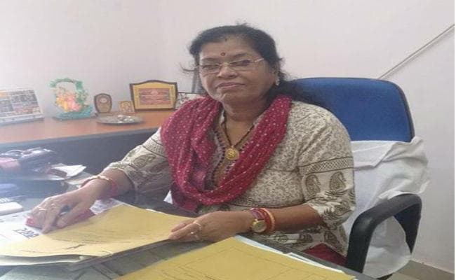 दुमकाः न्यूड फोटो मामले की जांच के लिए पहुंची महिला आयोग अध्यक्ष खूब बरसी, देखें वीडियो