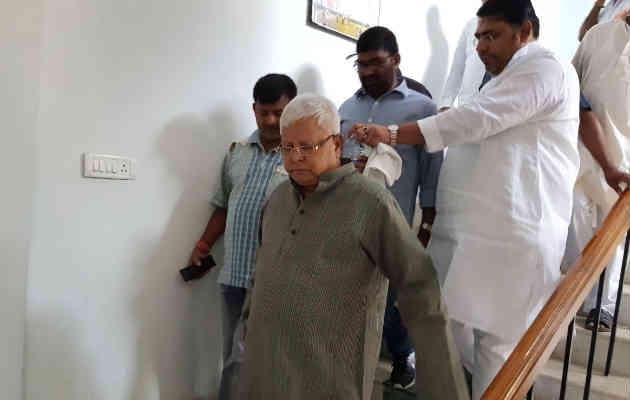 सुशील मोदी ने किया 300 करोड़ का घोटाला, जेल भेजें नीतीश : लालू प्रसाद