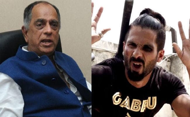 पहलाज निहलानी से जुड़े 8 विवाद, फिल्‍मों की रिलीज को लेकर करनी पड़ी थी खूब मशक्‍कत...