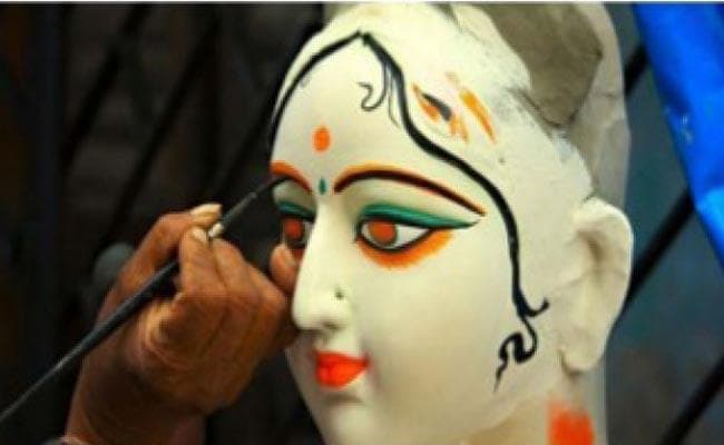 दुर्गोत्सव पर न लगेगा मेला, न बनेगा पंडाल, मूर्तिकार की रोजी पर छाया संकट
