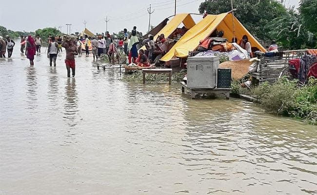 नदियों पर तटबंध बनाना कहीं से भी उचित नहीं