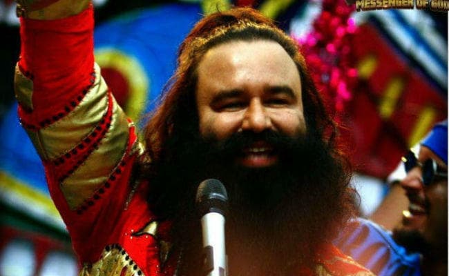 गुरमीत राम रहीम पर फैसले से पहले समर्थकों ने जुटाये भारी मात्रा में हथियार, केंद्र ने भेजे 9700 जवान