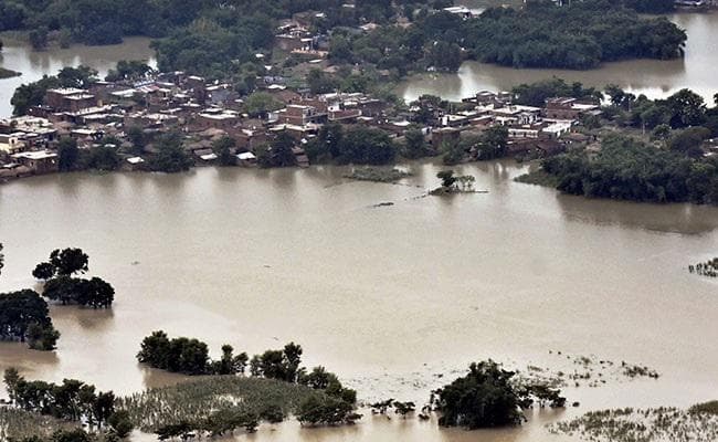बिहार में बाढ़ से अब तक 418 की मौत, पीड़ितों को सुरक्षित निकालने का काम जारी