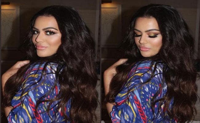 PHOTO : पापा संजय दत्त की गोद में त्रिशाला बनी #daddysgirl