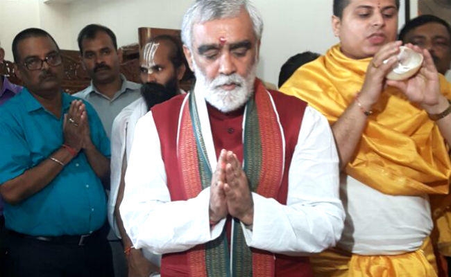 मंत्रोच्चार के बीच अश्विनी चौबे ने संभाला पदभार, कहा- दवाओं पर लोगों की निर्भरता घटाने के लिए करूंगा काम, देखें वीडियो