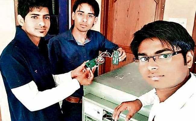 डिजिटल इंडिया : सब्जी बेच लैपटॉप खरीदा, बनाये 96 एप्स डिजिटल इंडिया : सब्जी बेच लैपटॉप खरीदा, बनाये 96 एप्स