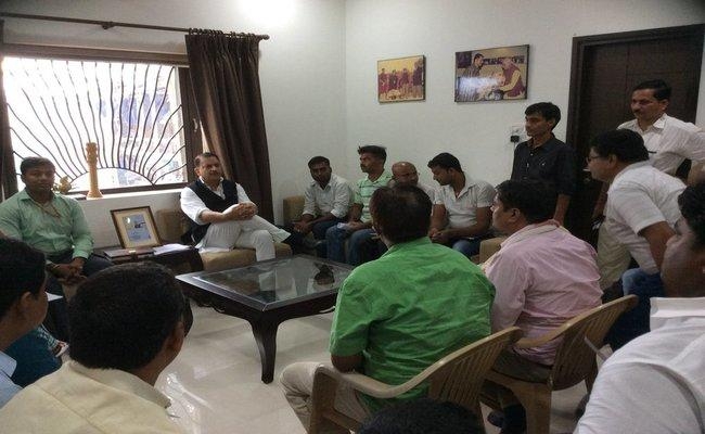 बिहार : केंद्रीय मंत्रिमंडल से छुट्टी होने के बाद पूर्व मंत्री रूडी अब कर रहे हैं यह काम , देखें फोटो