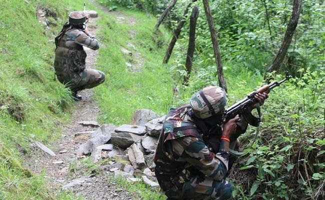 कश्मीर में सुरक्षाबलों के साथ मुठभेड़ में एक आतंकी ढेर, दूसरा गिरफ्तार