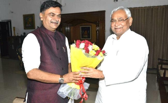 CM नीतीश से मिले दो केंद्रीय मंत्री रामविलास व आरपी सिंह, प्रदेश से केंद्र तक साथ देने का दिया भरोसा