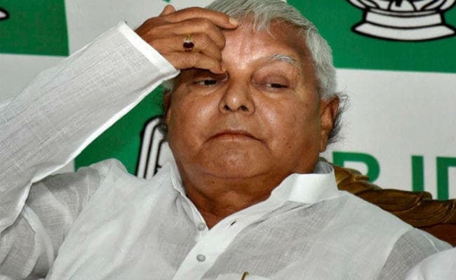 तेजस्वी बंगला विवाद: सुस्त पड़े लालू,कहा, लड़ना नहीं चाहता, मोदी जिस बंगले में चाहते हैं, रहें