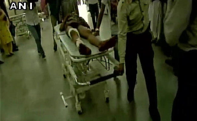 जम्मू-कश्मीर : पुलवामा में आतंकी हमले में दो लोगों की मौत, बाल-बाल बचे मंत्री जी