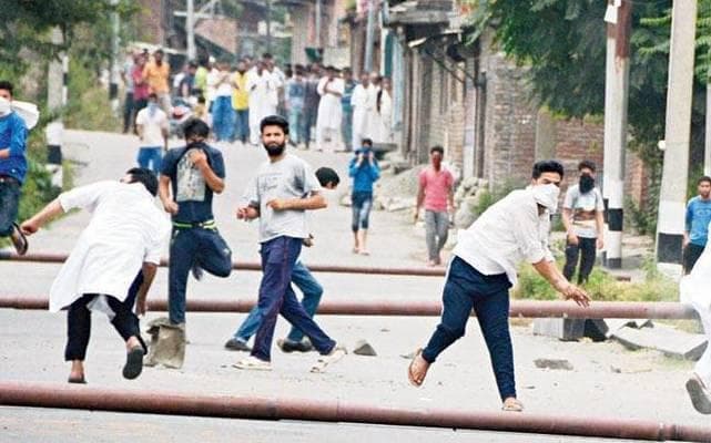 सैन्य कमांडर ने कहा-कश्मीर में आतंकवाद की कमर टूट चुकी है, राजनीतिक पहल के लिए माकूल समय