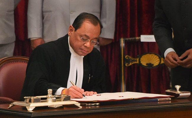पहले ही दिन से एक्शन में सीजेआई, अब रोस्टर के जरिये होगा मुकदमों का बंटवारा