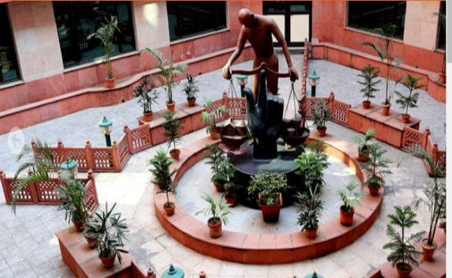 NCDRC ने हिताची इंडिया पर लगाया 5 लाख रुपये का जुर्माना, जानिये क्यों…?