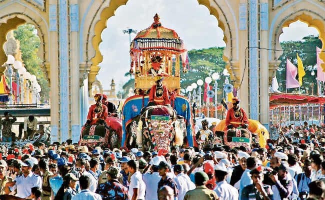 दुर्गोत्सव : अलग-अलग रंगों में रंगी होती है देशभर की विजयादशमी