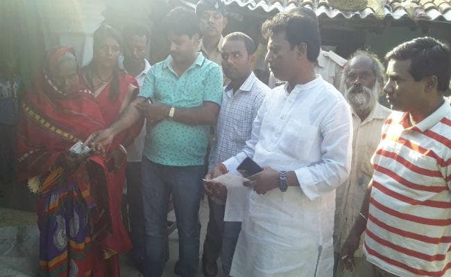 गुमला : जमीन पर झूलते 11 हजार वोल्ट के बिजली तार की चपेट में आने से वृद्ध की मौत