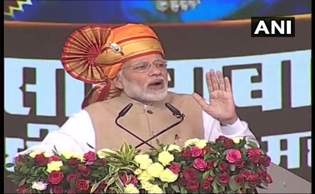 शिरडी में पीएम ने साधा कांग्रेस पर निशाना, कहा- समुदायों को बांटने वाली ताकतों को हमें हराना होगा