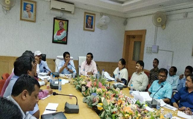 गुमला : डीसी ने बीडीओ को चेताया, किसी भी गरीब की नहीं होनी चाहिए भूख से मौत