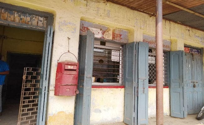 इटखोरी उप डाकघर में डेढ़ महीने से कामकाज ठप, विभाग को 50 लाख का नुकसान