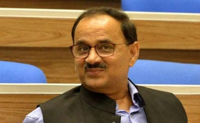 सुप्रीम कोर्ट में आलोक वर्मा ने सरकार और सीवीसी के फैसले को बताया गैर-कानूनी, सीबीआई की स्वायत्तता पर खड़े किये सवाल