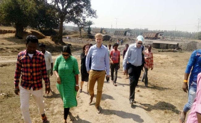 बड़कागांव : जर्मन मानवाधिकार की टीम ने सुनी रैयतों-विस्थापितों की समस्या