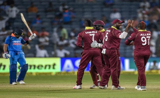 INDvsWI : बेकार गयी कोहली की शतकीय पारी, वेस्टइंडीज ने भारत को 43 रन से हराया