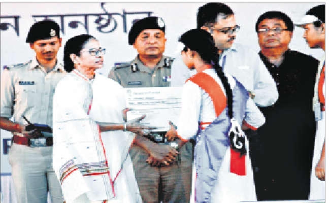 बंगाल में विभाजन की राजनीति कर रही है भाजपा : ममता बनर्जी