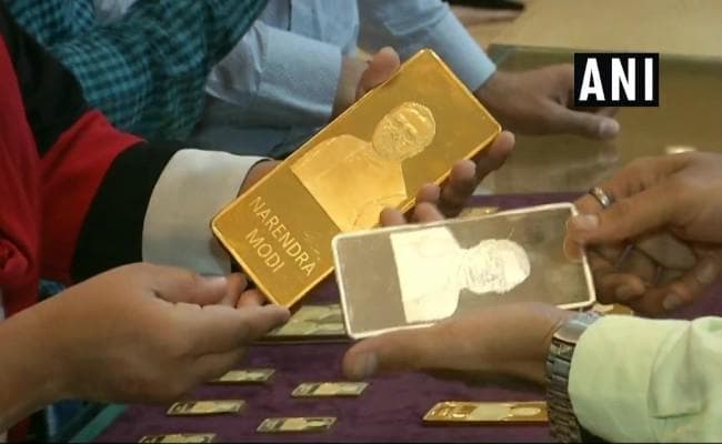 धनतेरस के मौके पर बाजार में पेश ‘नरेंद्र मोदी बिस्किट’, ग्राहकों की पसंद बना